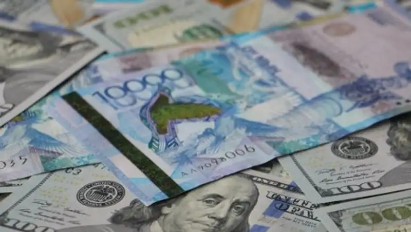 Тенге немного укрепился