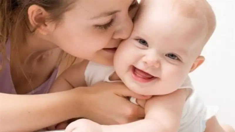 Сколько составил средний размер соцвыплаты по уходу за ребенком