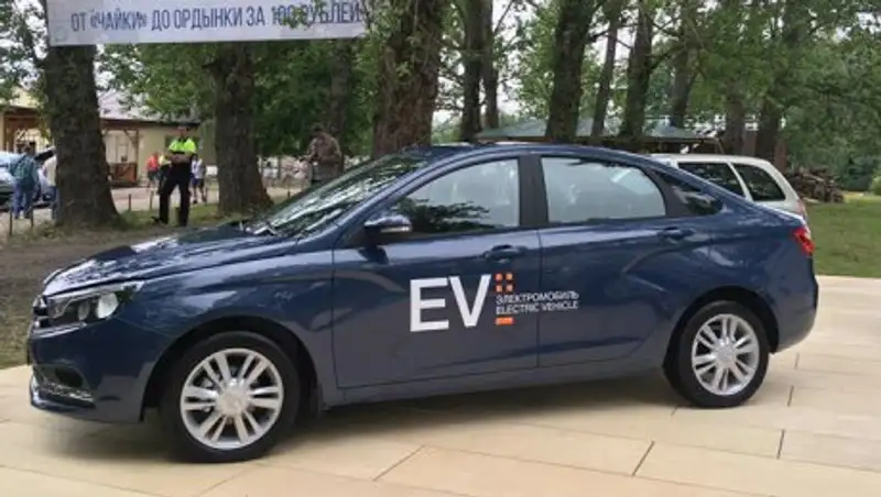 «АвтоВАЗ» показал электрическую версию седана Lada Vesta