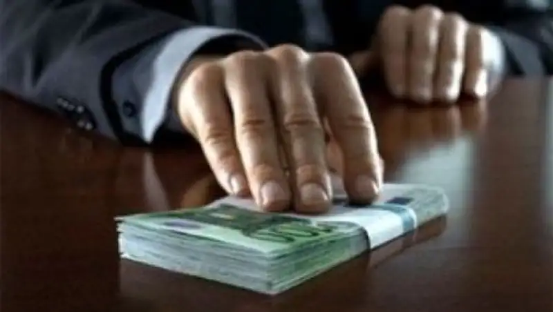 В Актау по подозрению в получении взятки арестован депутат городского маслихата, фото - Новости Zakon.kz от 19.11.2013 19:58