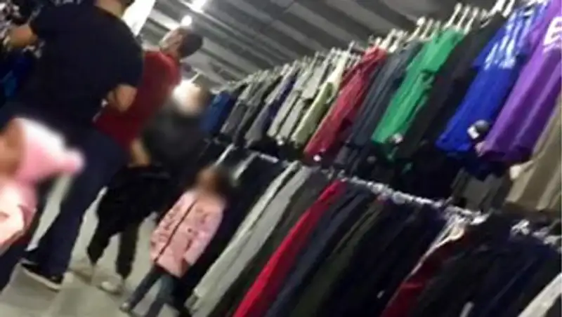 Запускали по 10, игнорируя режим ЧП - иностранцы продавали обувь в ЗКО