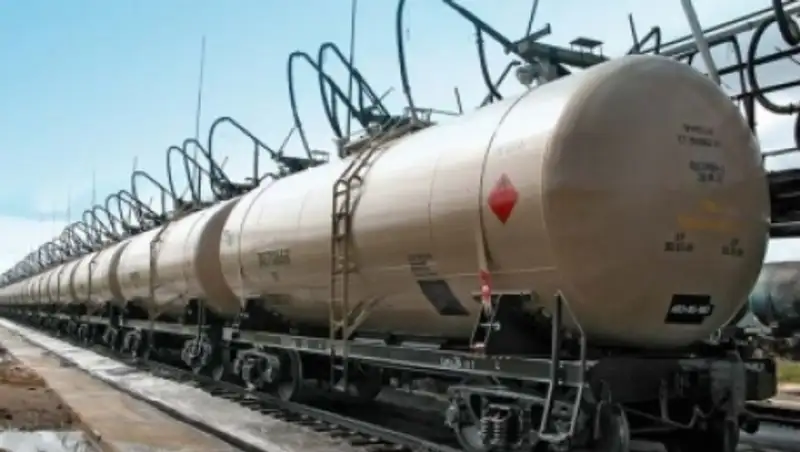 Сотни вагонов с ГСМ, простаивавших на казахстанско-кыргызской границе, начали пропускать