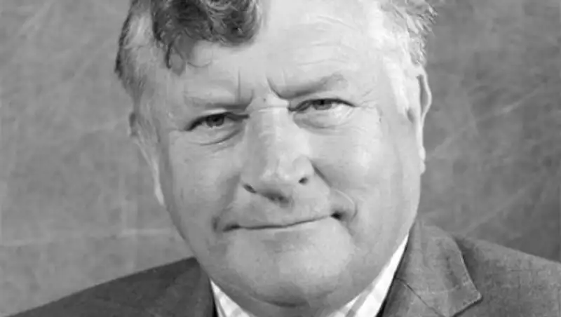 Собака на тракторе придавила своего хозяина-мультимиллионера