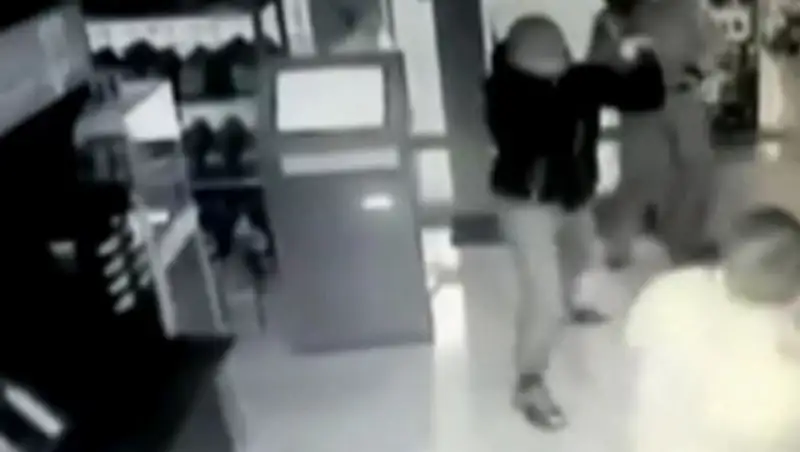 Миллион триста тысяч тенге вынесли грабители с петропавловской АЗС