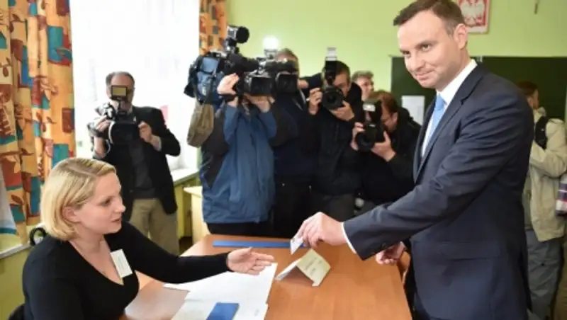 Экзит-полл: в первом туре выборов президента Польши победил кандидат от оппозиции