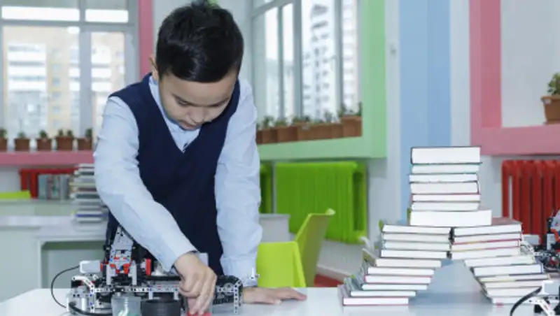 Партия Nur Otan усилит работу по поддержке учителей