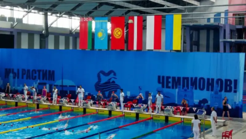 Казахстанские пловцы взяли еще два золота на турнире в Бресте