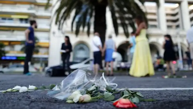 СМИ: два француза пытались остановить грузовик террориста в Ницце