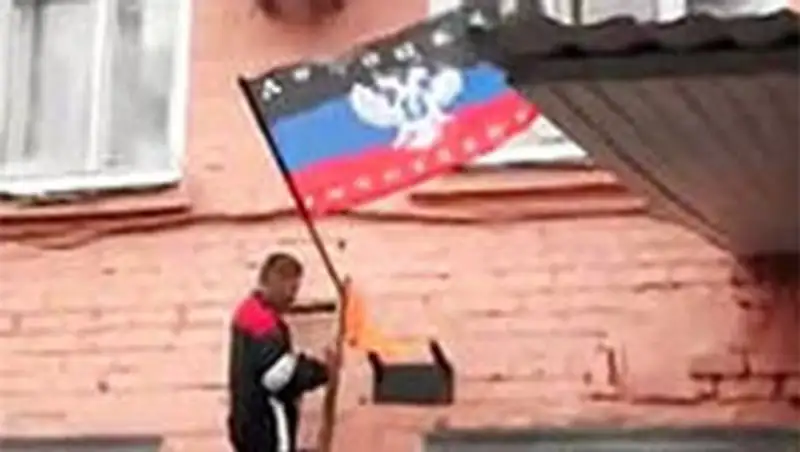 Над шахтой в Горловке поднят флаг Донецкой республики