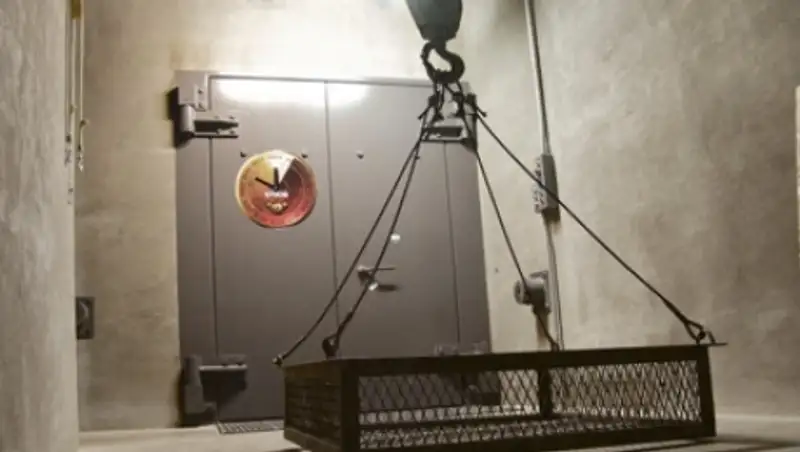 Бизнесмен предложил спастись от апокалипсиса в советском бункере в Германии