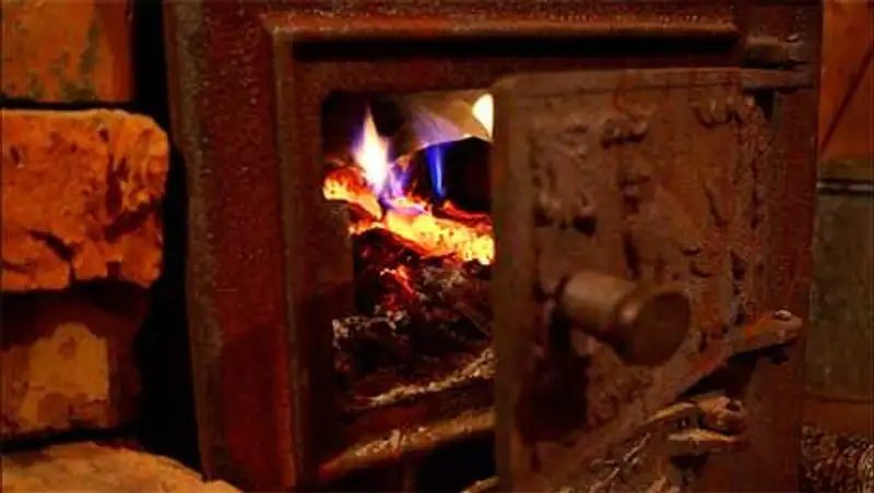 2 человека насмерть отравились угарным газом в Костанайской области