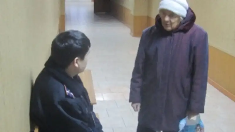 В Актобе 76-летнюю пенсионерку осудили за избиение полицейских