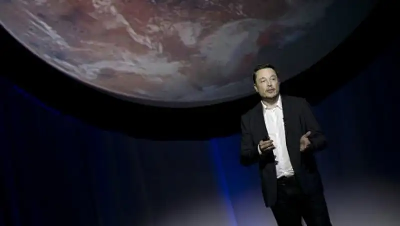 Илон Маск анонсировал запуск сверхтяжелой ракеты Falcon Heavy