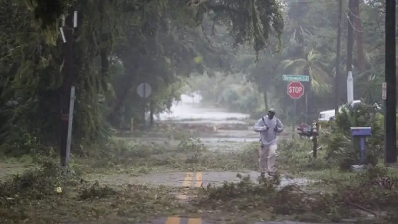 У природы есть плохая погода: ураган "Мэттью" глазами пользователей соцсетей