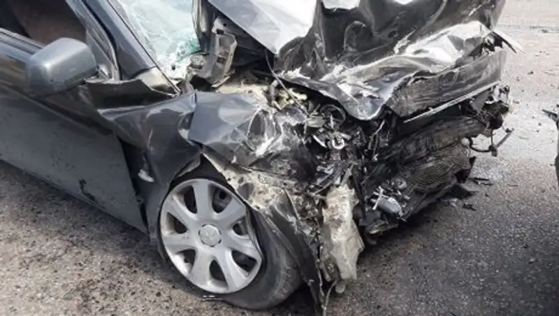 Лобовое столкновение произошло на проспекте в Алматы