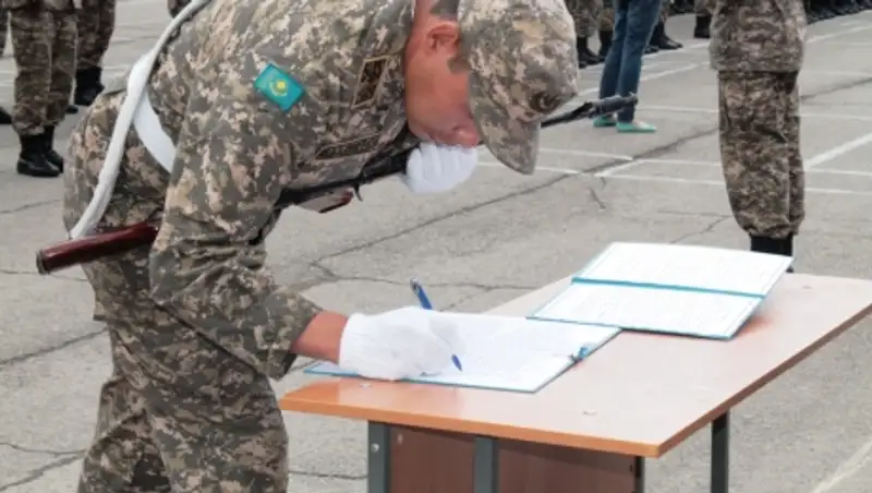Более 1 000 военнослужащих Сухопутных войск Казахстана торжественно приняли присягу
