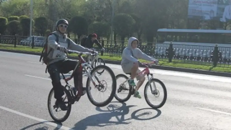 В Алматы открыт велосезон