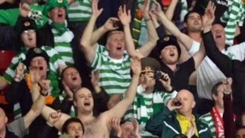 Болельщики «Селтика» троллят «Легию» Боратом