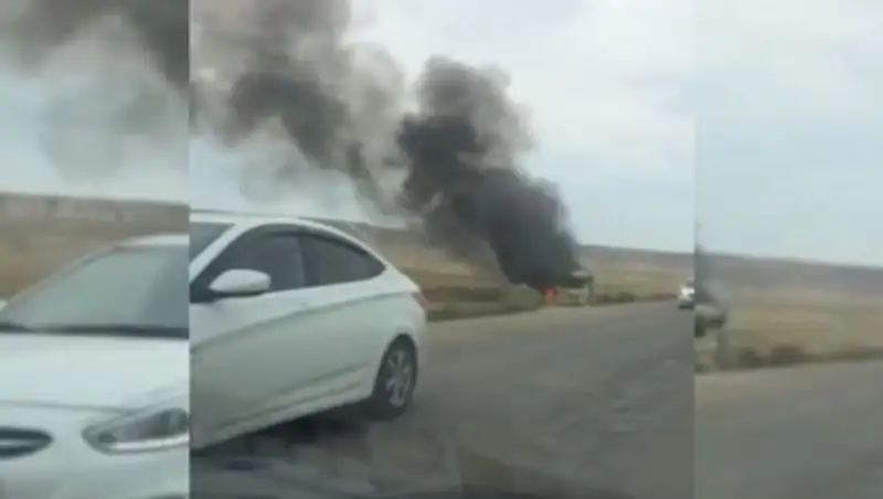 На трассе Актау-Жанаозен сгорел пассажирский автобус