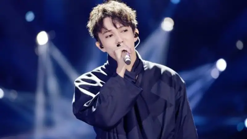 Димаш Кудайберген снова стал самым популярным певцом года в Китае