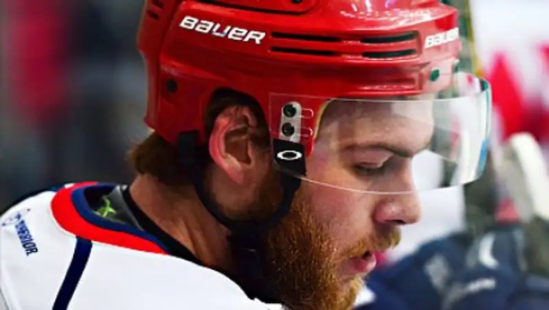 Барыс подписал британскую звезду хоккея