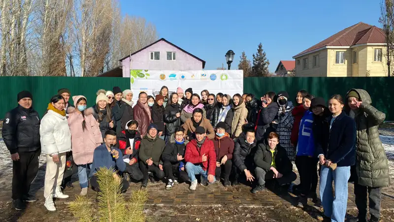 30 деревьев посадили в Алматы участники программы «Медаль Елбасы»