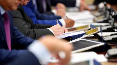 Токаев утвердил новые правила прохождения госслужбы, фото - Новости Zakon.kz от 22.06.2023 11:26