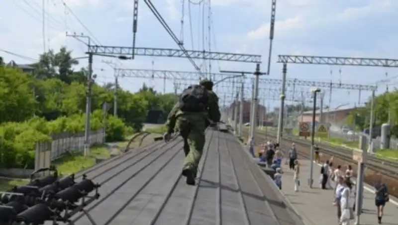 Россиянин ехал на крыше поезда сообщением «Алматы-Атырау»