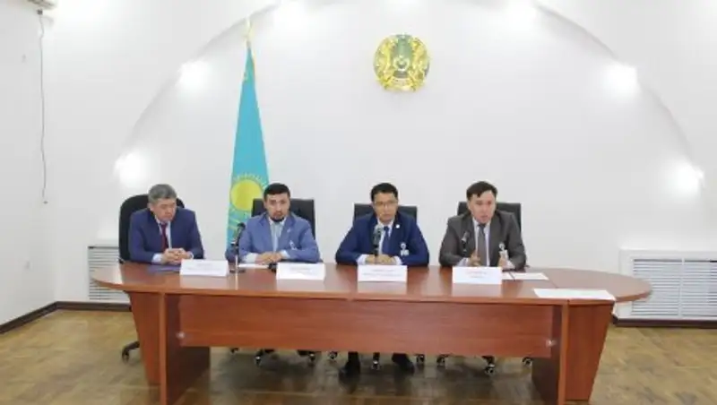 Новый формат служебных удостоверений госслужащих вводят в РК