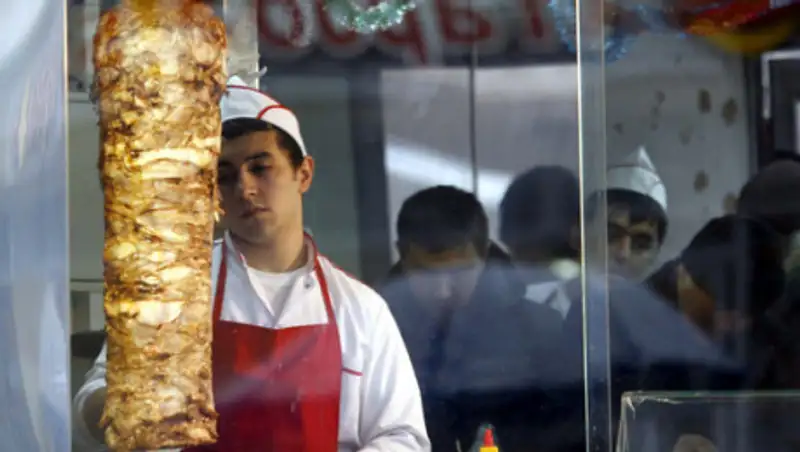 Трудовых мигрантов в Казахстане предлагают приравнять к "сезонным работникам"