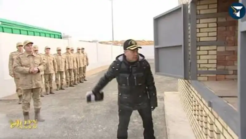 Президент Туркменистана на видео сжег в печи наркотики