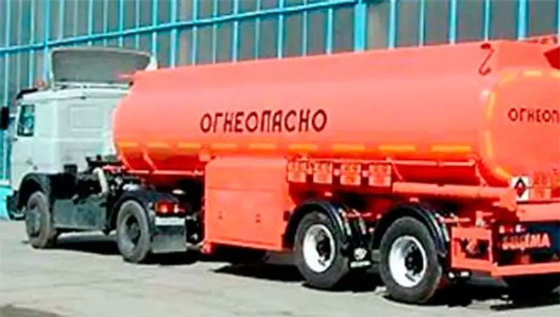 Пограничники задержали мужчину, который под видом мазута пытался провезти 20 тонн бензина