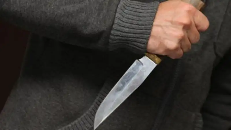 В Атырауской области пьяный дебошир ранил полицейского