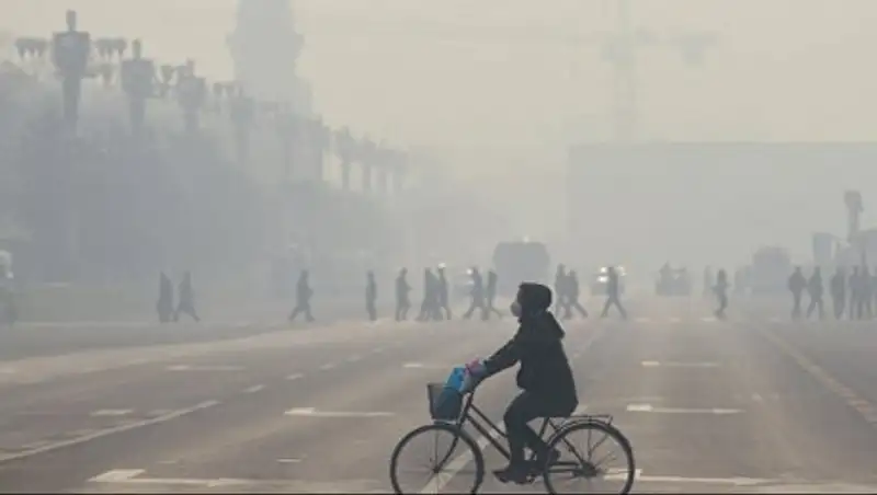 В Пекине уровень загрязнения воздуха резко превысил безопасный показатель