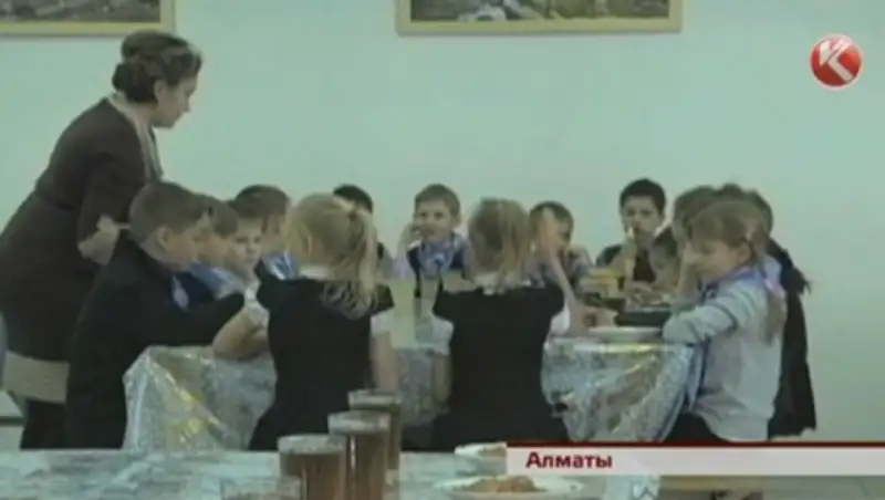 В новом учебном году школьники, возможно, будут питаться в уличных забегаловках