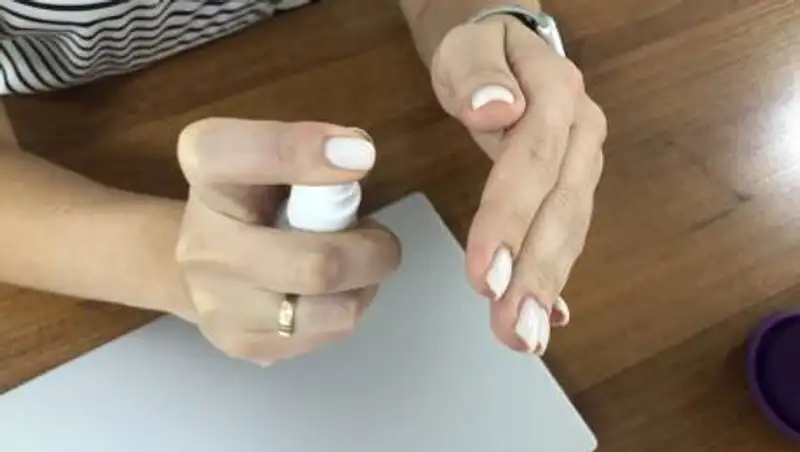 Родителей казахстанских школьников пугают "заразными" антисептиками