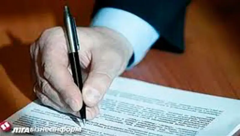 Супруги государственных служащих также должны предоставлять декларацию