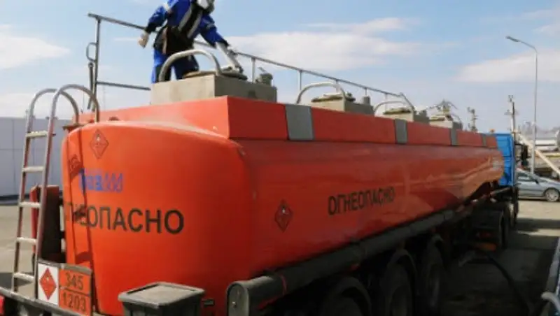 Казахстан ввел временный запрет на ввоз ГСМ из России - приказ