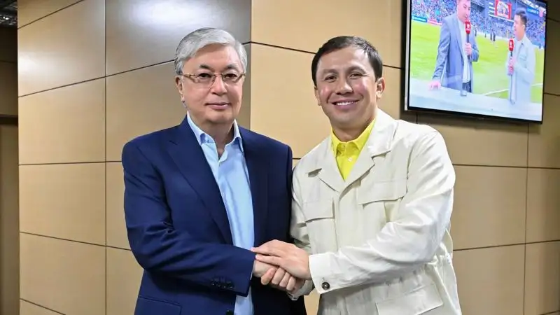 Токаев пришел на стадион "Астана Арена", чтобы поддержать национальную сборную