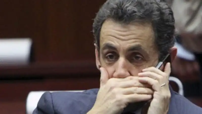 Саркози подаст в суд на своего помощника, опубликовавшего в СМИ записи его переговоров