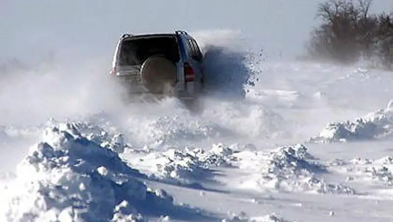 В РК в минувшее воскресенье в нескольких областях в снежных заносах оказались 28 человек