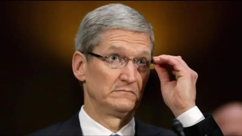Тим Кук продает свою долю в Apple