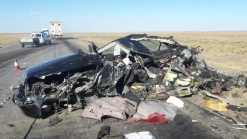В ДТП на трассе Уральск-Атырау погиб водитель Mercedes