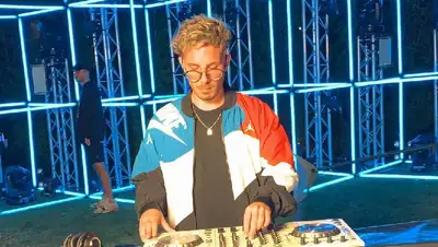 Диджей "заразил" Месси, фото - Новости Zakon.kz от 03.01.2022 21:32