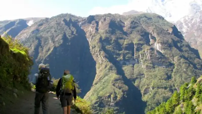 Восемь альпинистов погибли при восхождении на гору в Непале