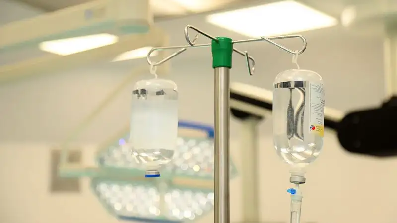 Кожа тонкая, как крыло бабочки: в Казахстане впервые провели операцию детям со сросшимися конечностями