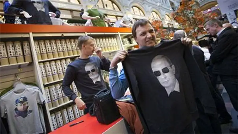 Песков рассказал, носит ли Путин одежду с собственным изображением