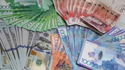 тенге, доллары, обменники, фото - Новости Zakon.kz от 30.03.2023 11:08