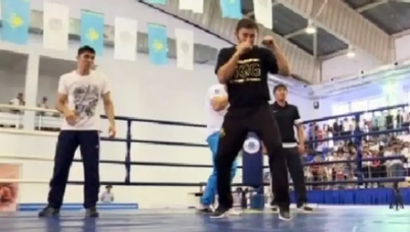 Головкин провел мастер-класс для спортсменов Атырауской области