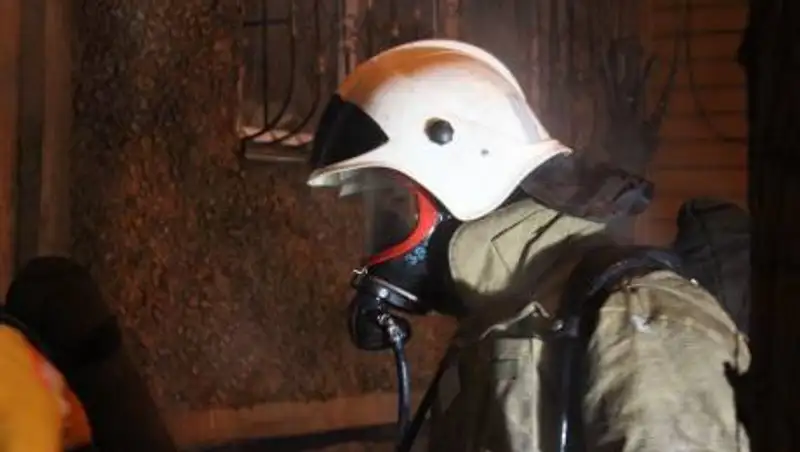 Машины горели на автостоянке в Алматы